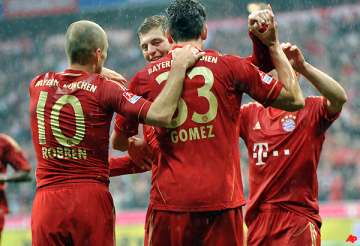 bayern beats hannover 2 1 in bundesliga