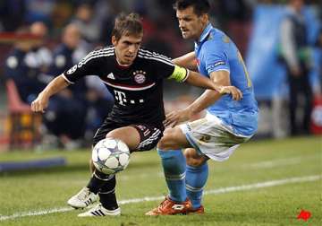 bayern munich leads group after 1 1 draw with napoli
