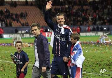 beckham retires from soccer walks off in tears after last home game