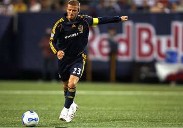 beckham signs new 2 year deal with la galaxy