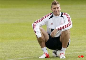 bendtner cleans up his act with fresh underwear