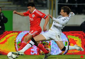 benfica downed 1 0 by guimaraes in 1st league loss