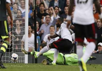 bent stuns manchester united by giving fulham 2 2 draw