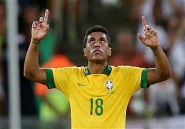 brazilian midfielder paulinho signs deal with tottenham
