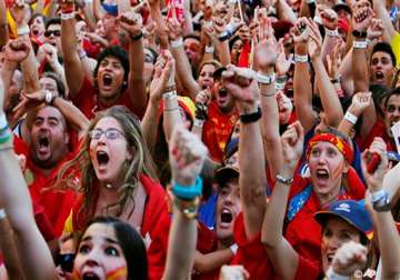 spain s soccer champs back home for big party