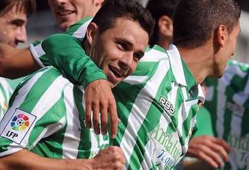 castro s late winner lifts betis 1 0 over mallorca