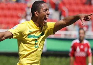 chelsea sign brazilian defender wallace