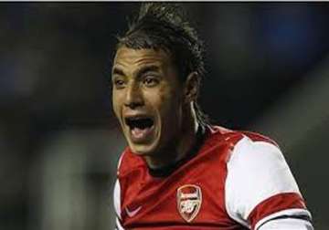 crystal palace signs chamakh from arsenal