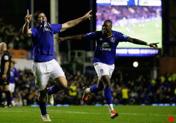 donovan stars in everton s fa cup win over fulham