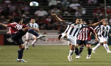 early goal lifts juventus past chivas 1 0