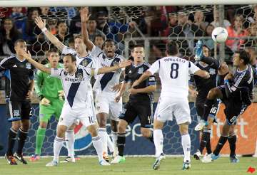 earthquakes fight back to beat galaxy 4 3