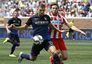 edin dzeko signs new 4 year contract at manchester city