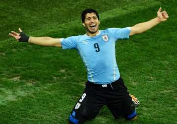fc barcelona sign uruguayan striker suarez