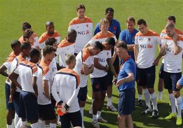 fifa world cup dutch drop attacking system to counter spain