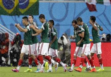 fifa world cup peralta scores in mexico s 1 0 win over cameroon