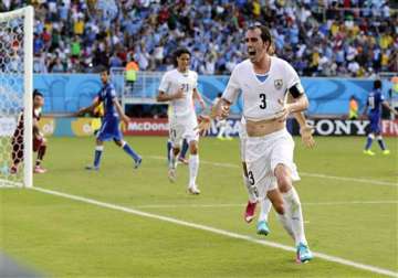 fifa world cup uruguay edges italy 1 0 to advance to next round