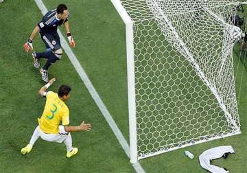 fifa world cup brazil leads colombia 1 0 at halftime at world cup