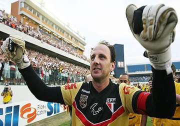 former brazil goalkeeper ceni to continue in his 40s