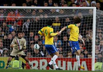 fred rescues brazil in 1 1 draw against russia