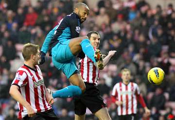 henry grabs winner as arsenal beats sunderland 2 1