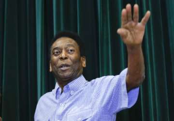 pele thanks fans for gratifying support leaves hospital