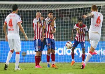 isl injury time goal gives delhi 1 0 win over kolkata