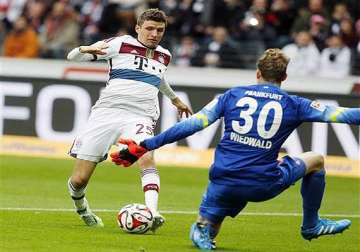 mueller hat trick helps bayern beat frankfurt 4 0