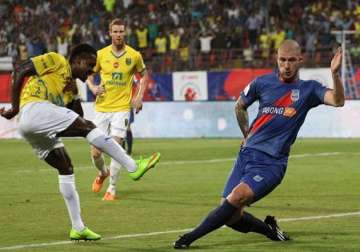 isl kerala blasters mumbai city fc settle for 0 0 draw