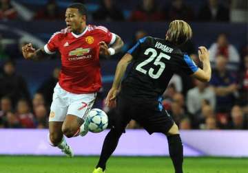 memphis depay double rescues manchester united in 3 1 win over bruges