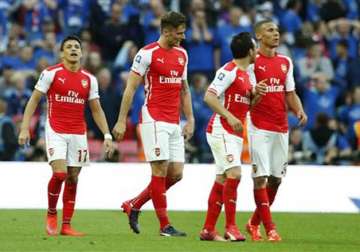 arsenal looks to delay chelsea s title coronation
