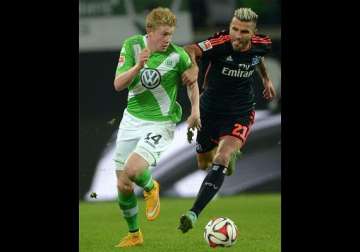 wolfsburg beats hamburg 2 0 stays bundesliga 2nd