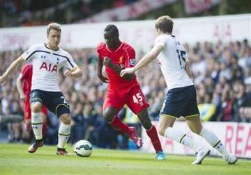 balotelli misfires but liverpool wins at spurs
