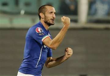 italy stays perfect without balotelli czechs win