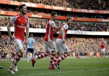 epl giroud scores assists in arsenal s 3 0 win over west ham