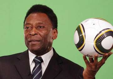 pele remains in hospital but shows no signs of infection