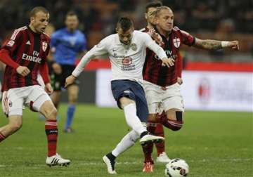 ac milan allows late equalizer in 2 2 draw with verona