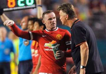 man united players at fault for bad form not coach van gaal wayne rooney