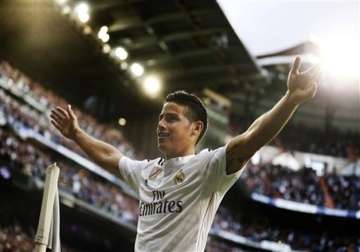 madrid beats almeria 3 0 to stay 2 points behind barcelona