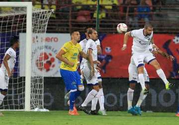 isl kerala blasters chennaiyin fc settle for 1 1 draw