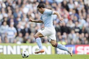 tevez fires man city to victory over leaders chelsea