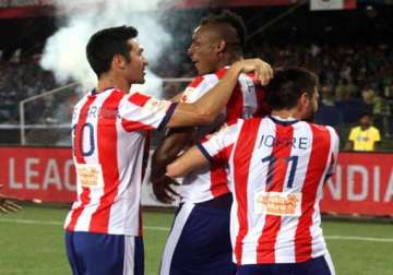 isl war of table toppers as chennaiyin fc takes on atletico de kolkata