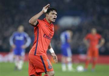 psg ousts chelsea on away goals with 10 men to reach qfs