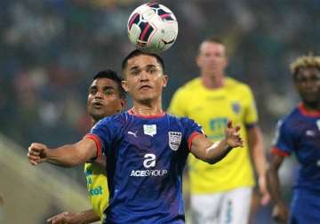 isl antonio strike helps kerala draw level with mumbai