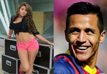 arsenal star alexis sanchez accused of texting former miss chile camila andrade