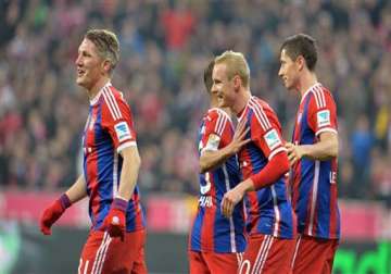 schweinsteiger helps bayern win 4 0 in comeback