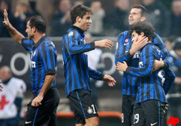 inter looks to reach last 16 of champions league