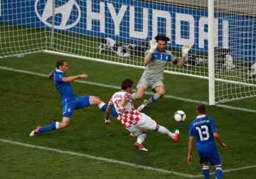 italy held to 1 1 draw by croatia in group c