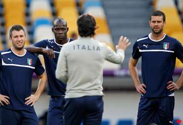 italy seeks 3rd trophy amid scandals