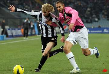 juventus draws 0 0 at udinese to sit joint top