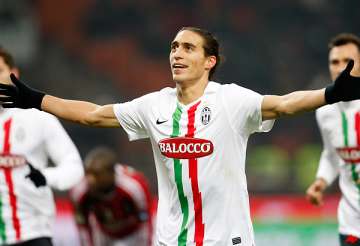 juventus wins 2 1 at milan in italian cup semis